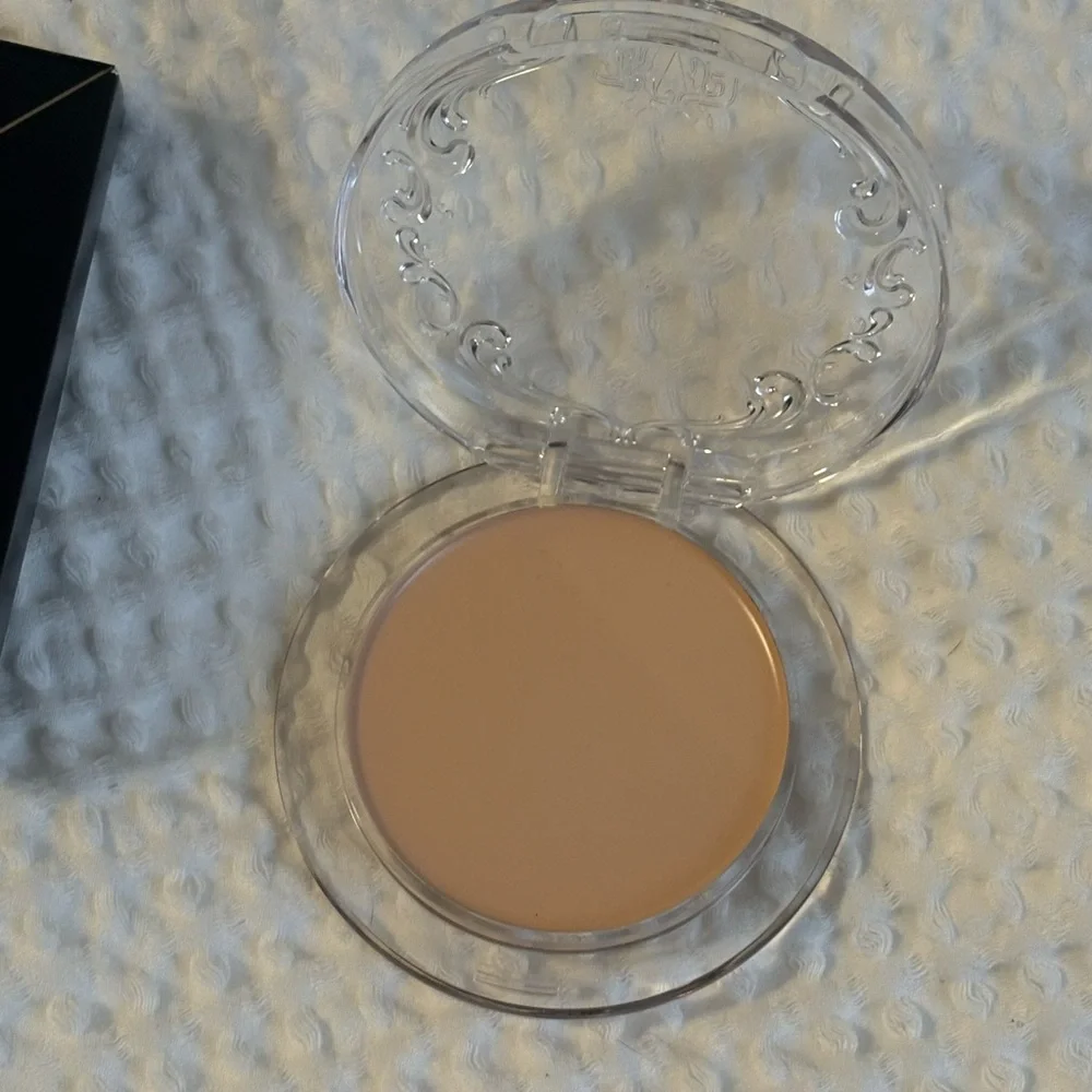 KVD Beauty Good Apple Skin-Perfecting Foundation Balm - Light 006 - NWT